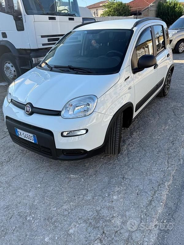 Bianco Usata 2022 Fiat Panda Due volumi | 11.000 € (Buon prezzo) - Immagine 1/4