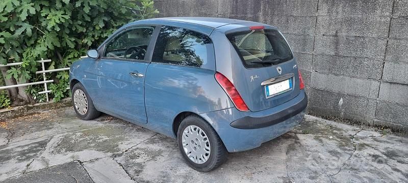 Usata 2004 Lancia Ypsilon Due volumi | 850 € (Buon prezzo) - Immagine 1/4
