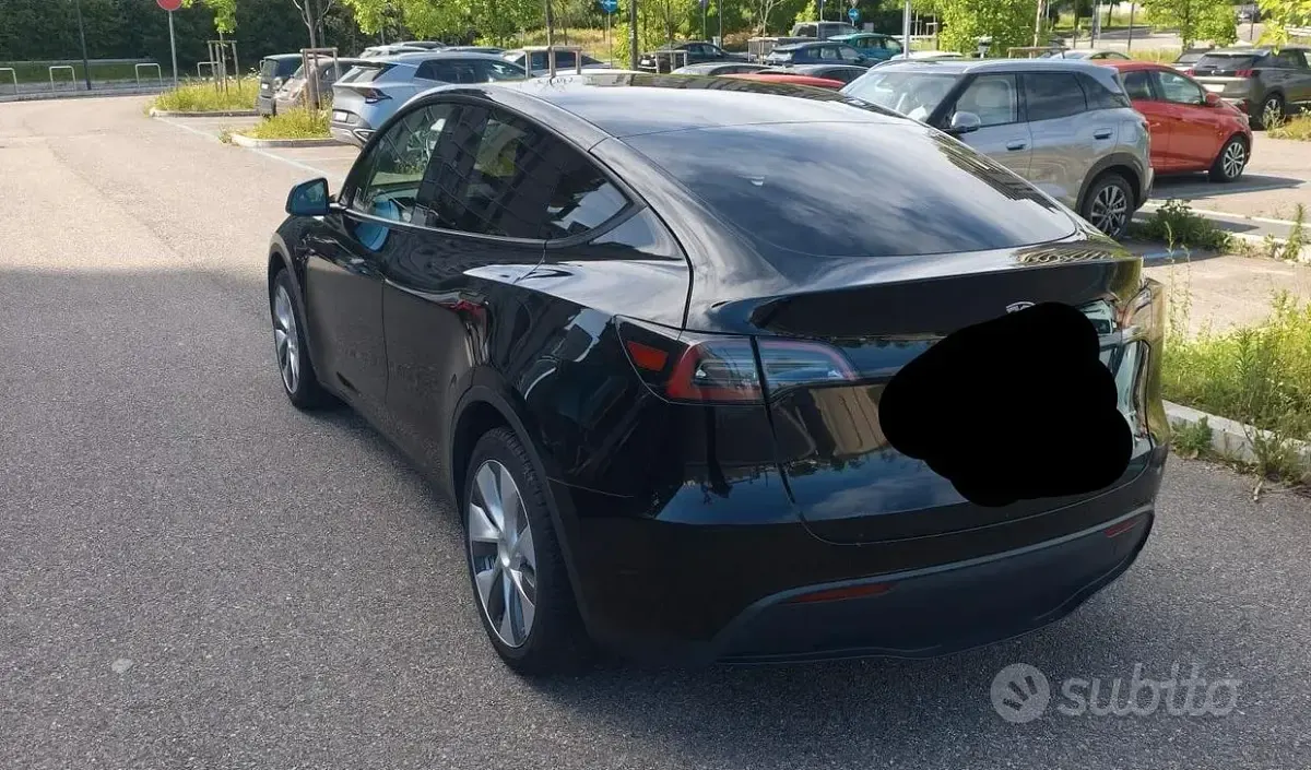 Usata Tesla Model Y 189 kW (258 CV) 2023 Nero SUV