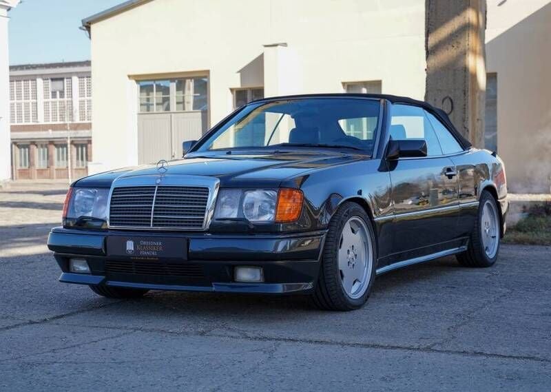 Usata Mercedes E300 AMG 220 CV (161 kW) 1993 Nero Cabrio