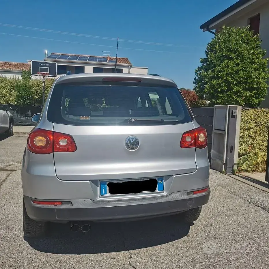 Usata VW Tiguan 140 CV (102 kW) 2010 Grigio SUV