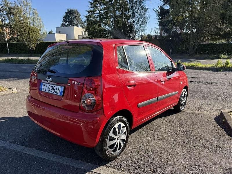 Begagnad Kia Picanto 60 HK (44 kW) 2010 Röd Halvkombi