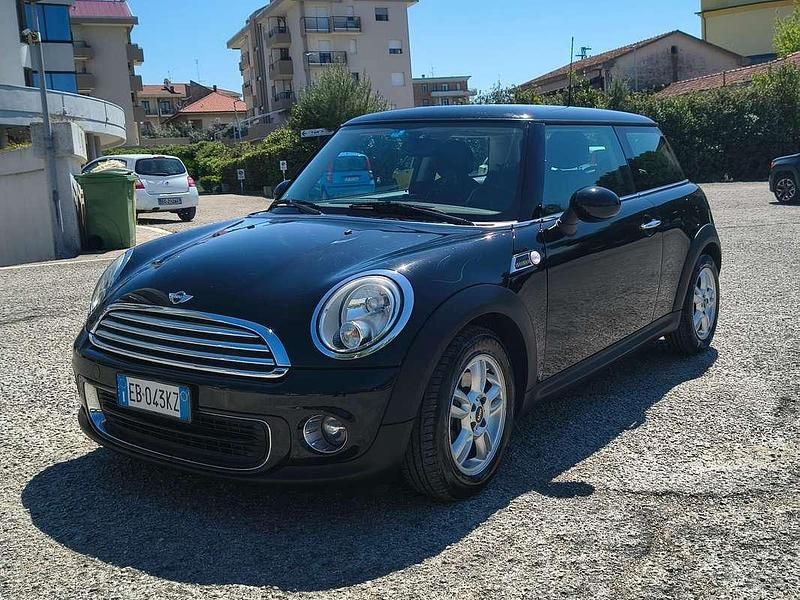 Usata Mini ONE 75 CV (55 kW) 2012 Nero Utilitaria
