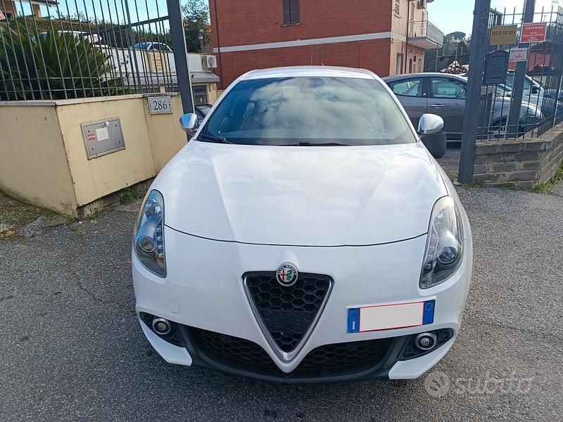 Second-hand Alfa Romeo Giulietta Super 120 CP (88 kW) 2018 Alb Hatchback