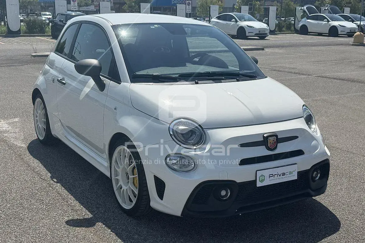 Usata Abarth 695 180 CV (132 kW) 2024 Bianco Utilitaria