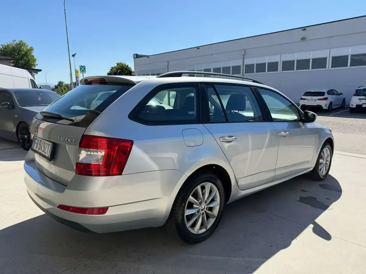 Usata Skoda Octavia Executive 110 CV (80 kW) 2016 Other Station wagon