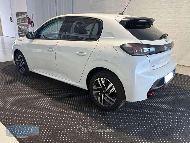 Usata Peugeot 208 Active 75 CV (55 kW) 2022 Bianco pastello Utilitaria