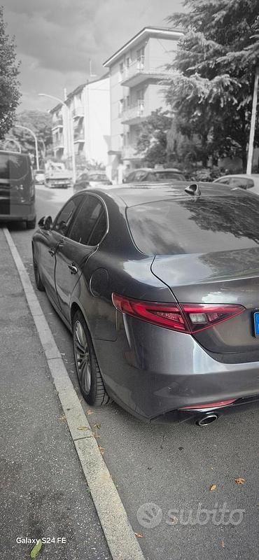 Begagnad Alfa Romeo Giulia 180 HK (132 kW) 2018 Grå Sedan