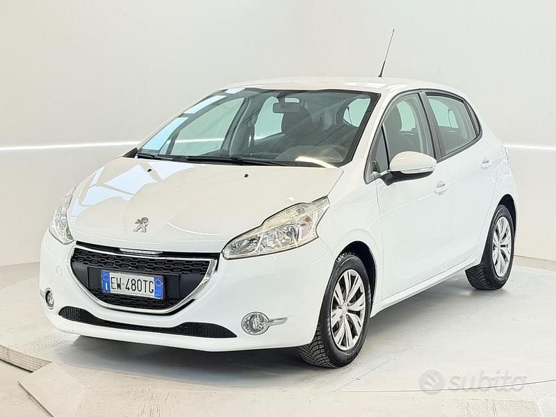 Usata Peugeot 208 68 CV (50 kW) 2014 Bianco Utilitaria