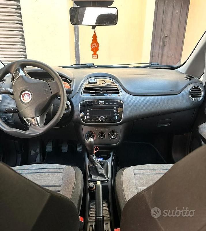 Usata Fiat Punto Evo 69 CV (50 kW) 2011 Grigio Utilitaria
