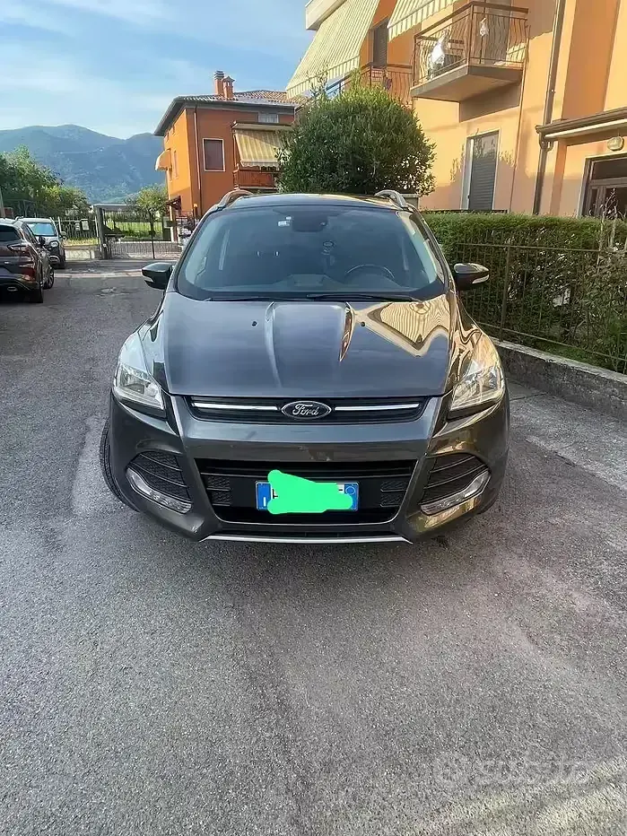 Usata Ford Kuga 120 CV (88 kW) 2016 Grigio SUV
