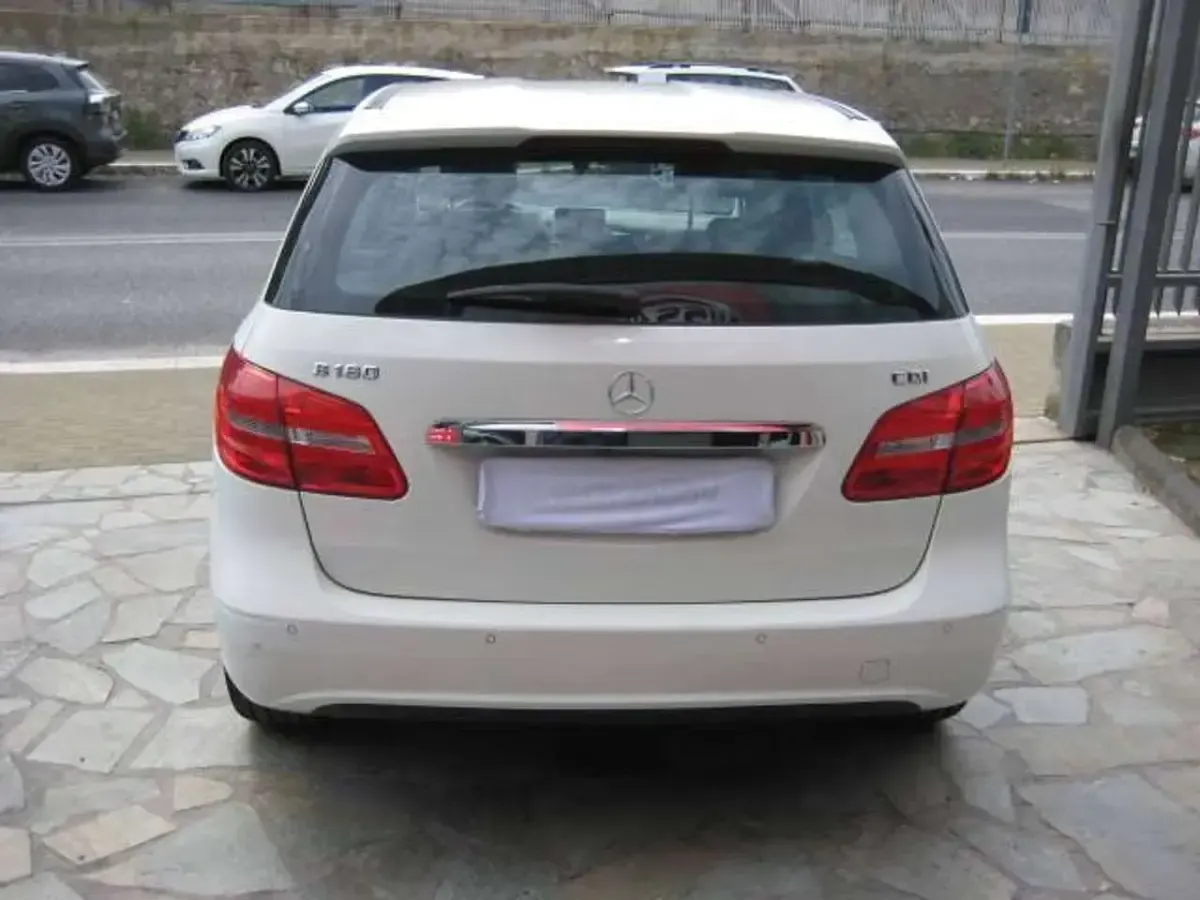 Usata Mercedes B180 Premium 109 CV (80 kW) 2014 Bianco Utilitaria