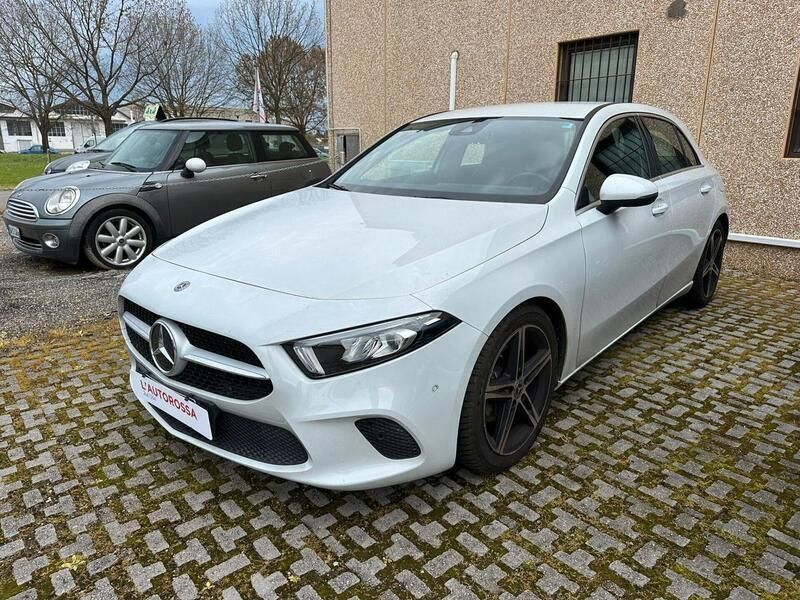 Bianco Usata 2019 Mercedes A200 Premium Due volumi | 25.000 € (Buon prezzo) - Immagine 1/4