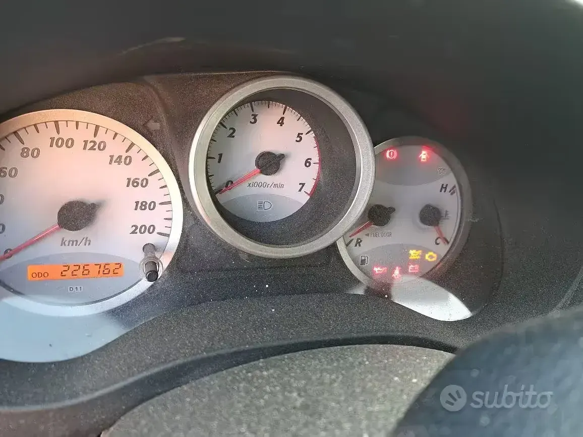 Usata Toyota RAV4 150 CV (110 kW) 2004 Grigio SUV