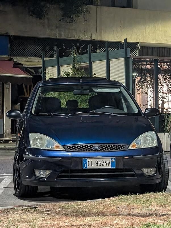Usata Ford Focus 116 CV (85 kW) 2004 Blu Utilitaria