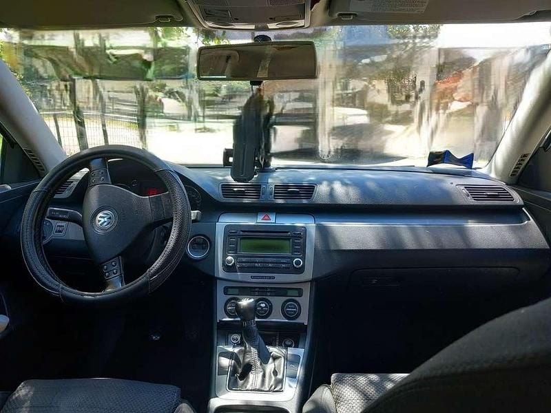 Grigio Usata 2005 VW Passat Sportline Tre volumi | 1200 € (Super prezzo) - Immagine 1/4