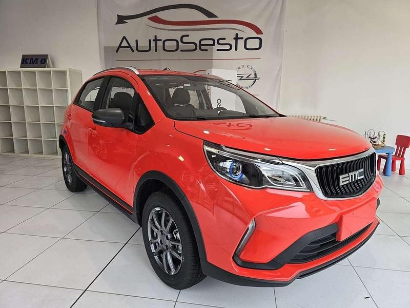 Nuova EMC QUATTRO 103 CV (75 kW) 2026 Rosso SUV