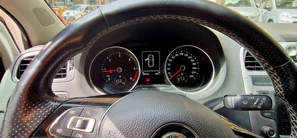 Usata VW Polo Cross 90 CV (66 kW) 2016 Bianco Utilitaria