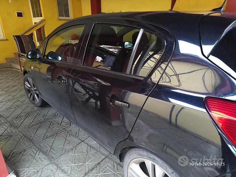 Usata Opel Corsa Cosmo 85 CV (62 kW) 2011 Nero Utilitaria