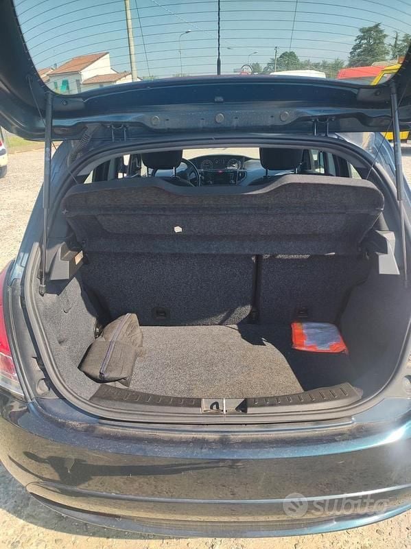Usata Lancia Ypsilon Silver 69 CV (50 kW) 2016 Blu Utilitaria