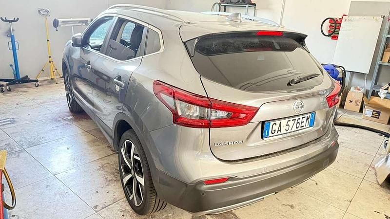 Usata Nissan Qashqai Tekna+ 140 CV (102 kW) 2020 Grigio metallizzato SUV