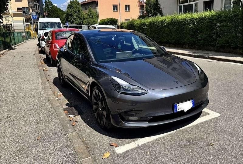 Grigio Usata 2022 Tesla Model 3 Performance Berlina | 28.500 € (Super prezzo) - Immagine 1/4