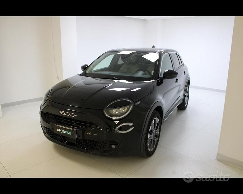 Usata Fiat 600 La Prima 136 CV (100 kW) 2025 Nero SUV