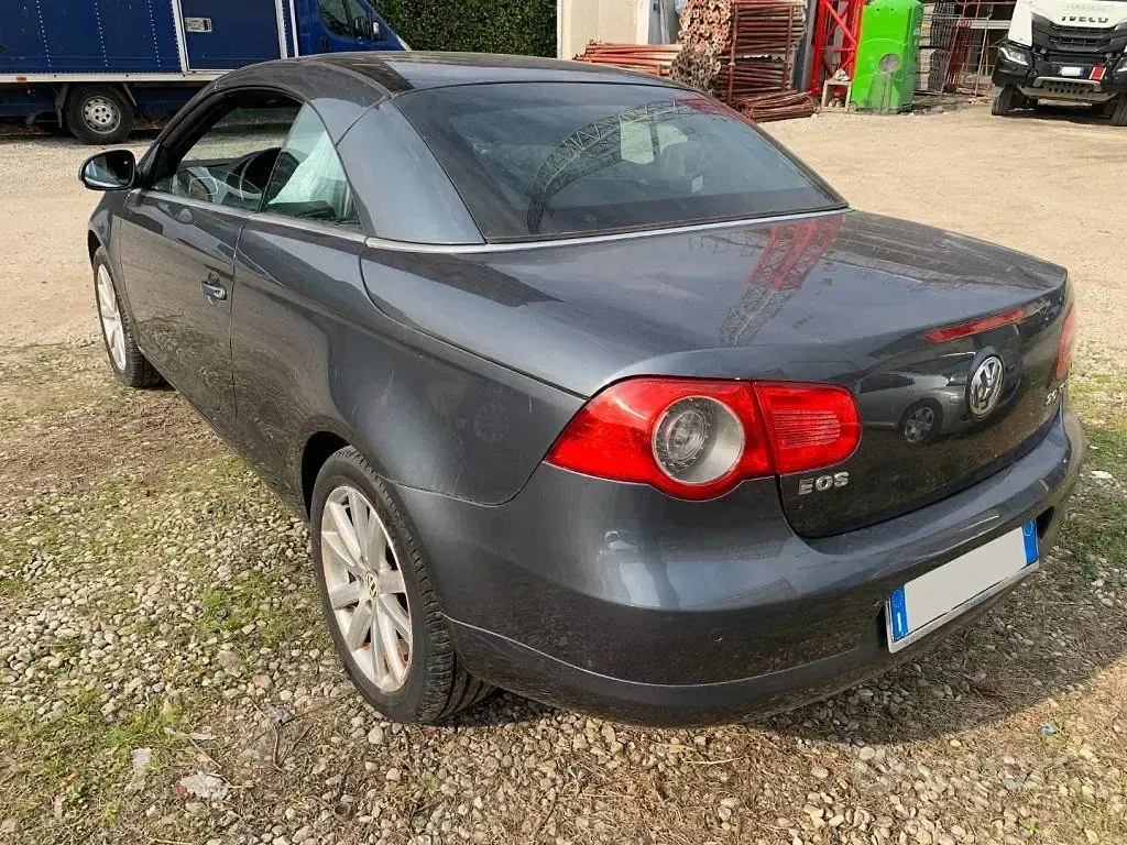 Usata VW Eos 150 CV (110 kW) 2009 Grigio Cabrio