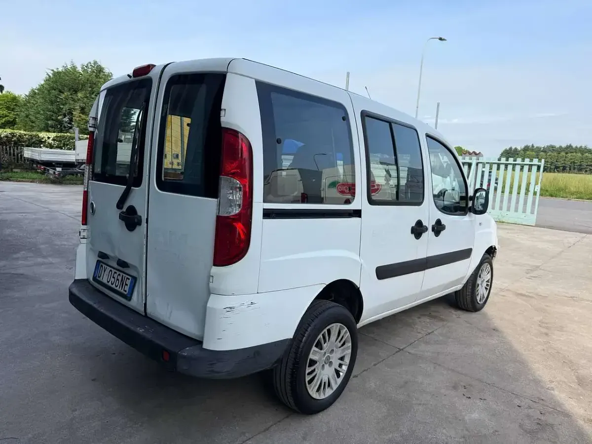 Usata Fiat Doblò 75 CV (55 kW) 2009 Bianco Monovolume