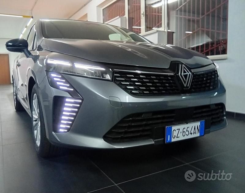 Nuova Renault Clio V Evolution 100 CV (73 kW) 2025 Grigio Berlina