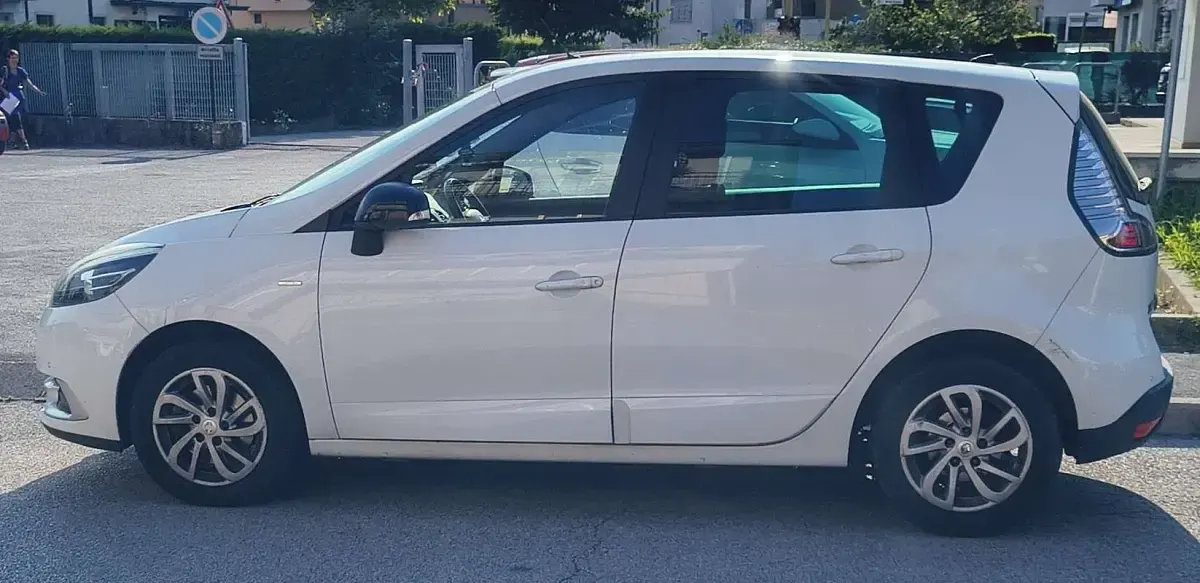 Usata Renault Scenic E-Tech LIMITED 110 CV (80 kW) 2015 Monovolume