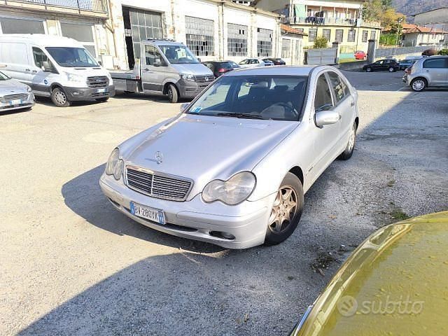 Usata Mercedes C220 Classic 142 CV (104 kW) 2002 Grigio Berlina