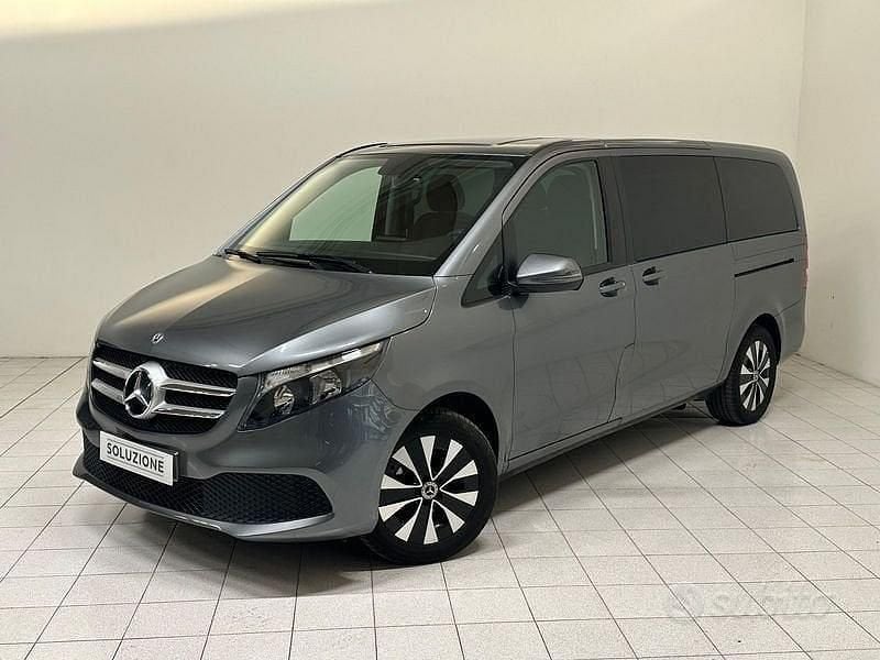 Usata Mercedes V250 Exclusive 190 CV (139 kW) 2022 Grigio Monovolume