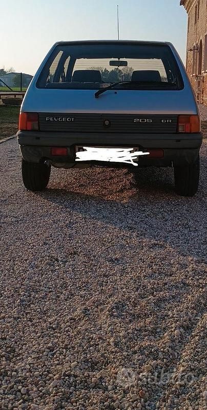 Usata Peugeot 205 54 CV (39 kW) 1989 Grigio Berlina