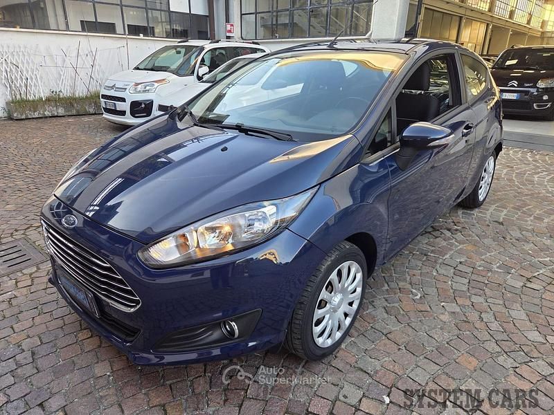Other Usata 2015 Ford Fiesta Tre volumi | 5400 € (Buon prezzo) - Immagine 1/4