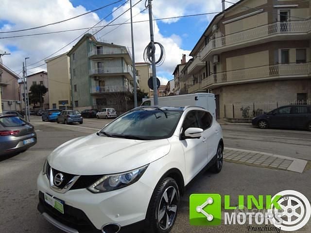 Usata Nissan Qashqai N-Connecta 110 CV (80 kW) 2017 Bianco SUV