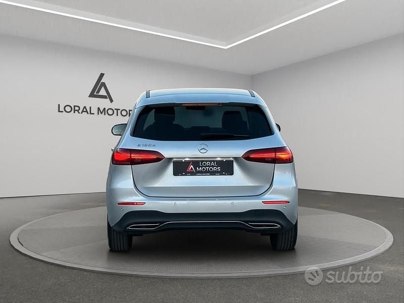 Käytetty Mercedes B180 Advanced Plus 116 HP (85 kW) 2023 Harmaa Tila-auto