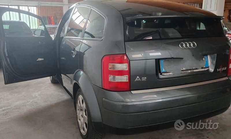 Usata Audi A2 75 CV (55 kW) 2004 Grigio Utilitaria