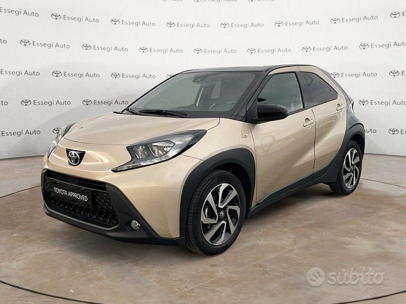 Usata Toyota Aygo X Trend 72 CV (52 kW) 2023 Grigio SUV