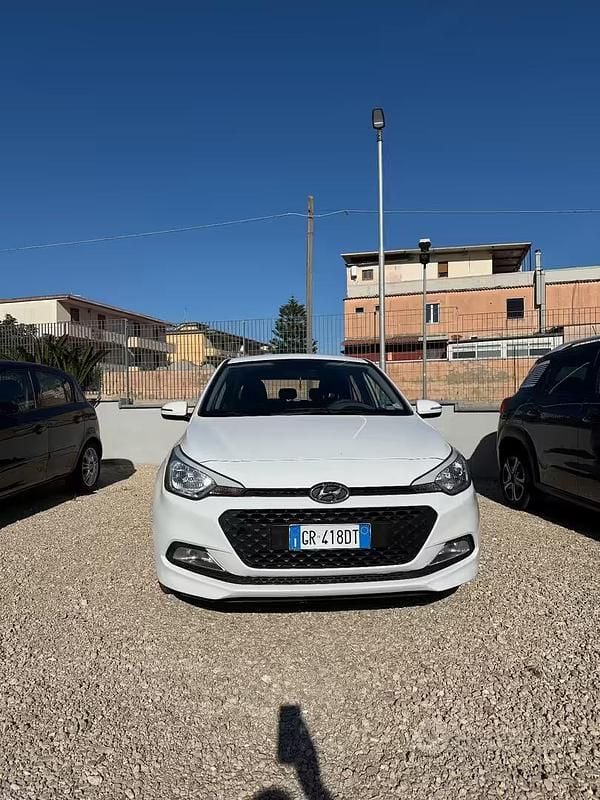 Usata Hyundai i20 82 CV (60 kW) 2018 Bianco Berlina