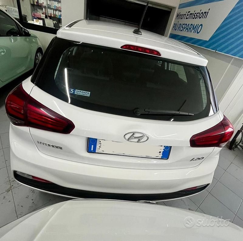 Usata Hyundai i20 75 CV (55 kW) 2020 Bianco Utilitaria
