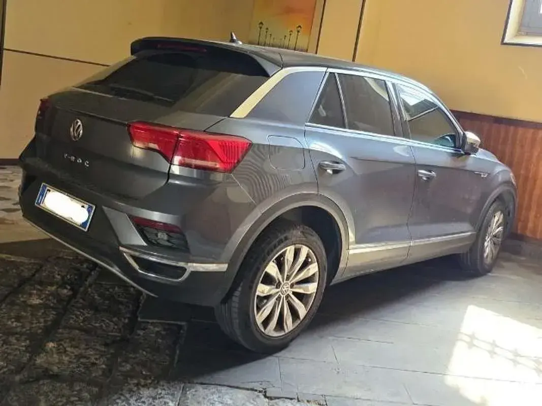 Usata VW T-Roc Style 116 CV (85 kW) 2018 Grigio SUV