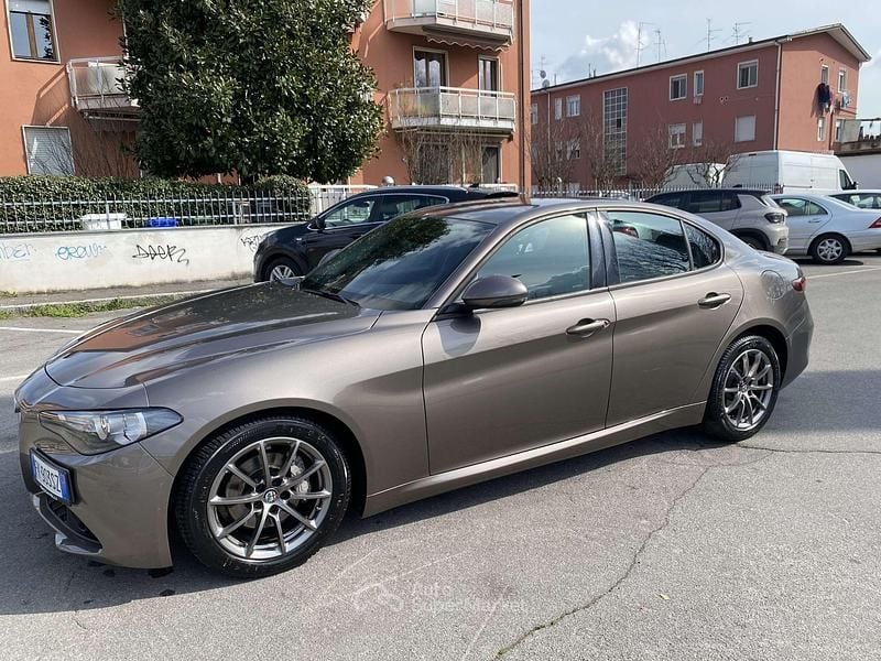 Usata Alfa Romeo Giulia Business 150 CV (110 kW) 2017 Grigio Berlina