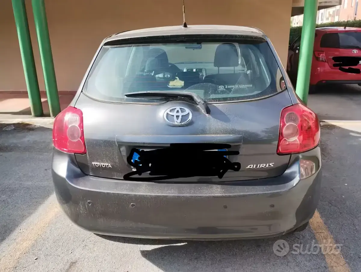 Usata Toyota Auris 97 CV (71 kW) 2007 Grigio Utilitaria