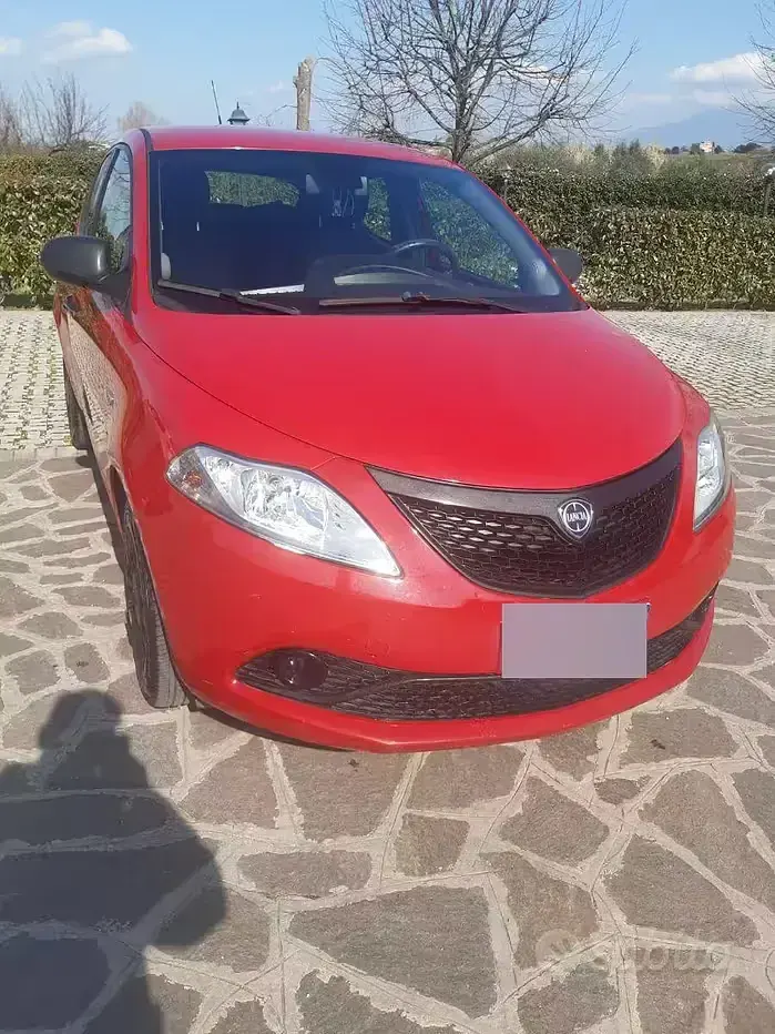 Usata Lancia Ypsilon 69 CV (50 kW) 2018 Rosso Utilitaria