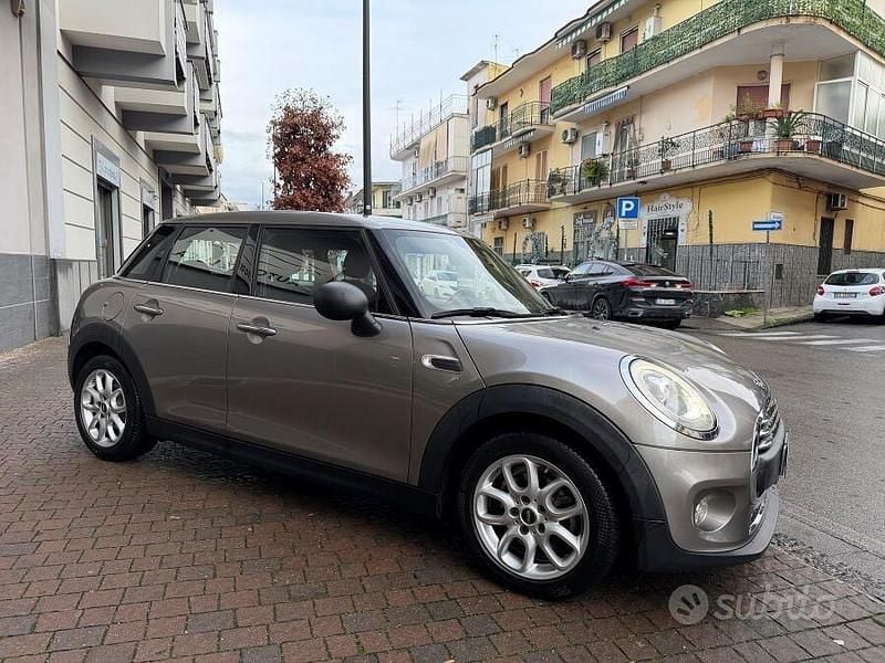 Usata Mini Cooper 95 CV (69 kW) 2020 Grigio Utilitaria