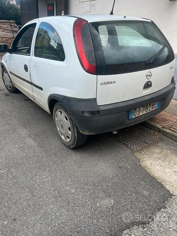 Usata Opel Corsa 45 CV (33 kW) 2005 Bianco Utilitaria