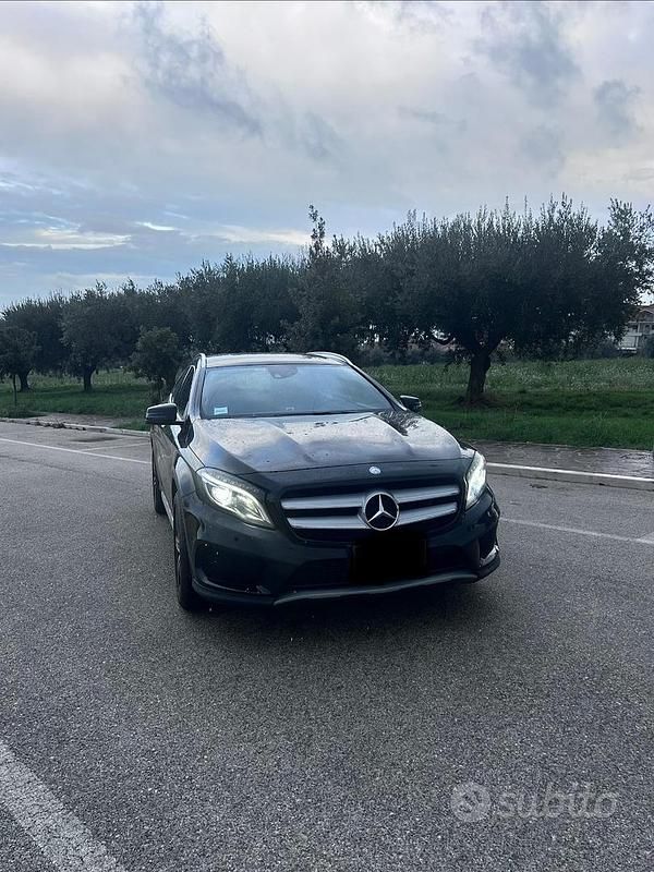 Usata Mercedes GLA200 Executive 136 CV (100 kW) 2014 Nero SUV