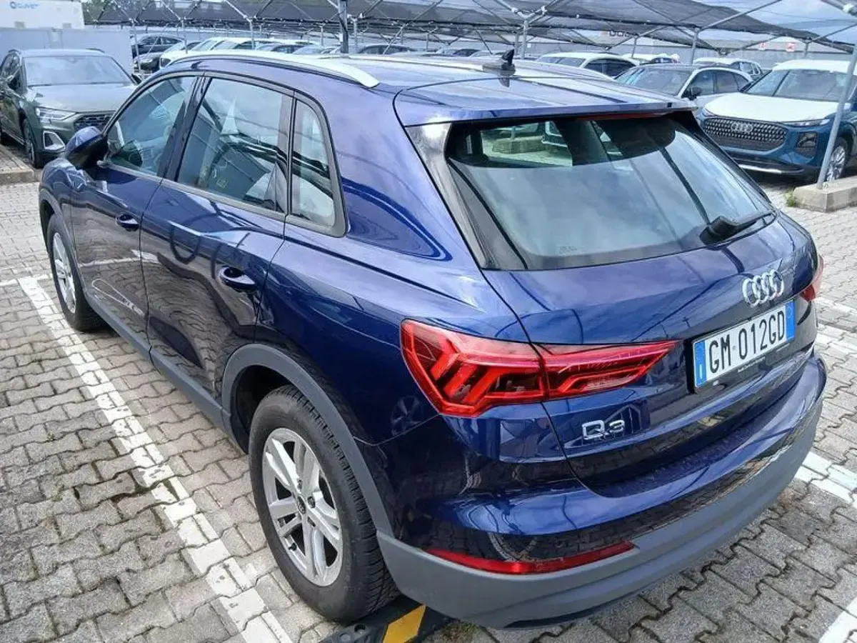 Usata Audi Q3 Ambiente 150 CV (110 kW) 2023 Blu metallizzato SUV