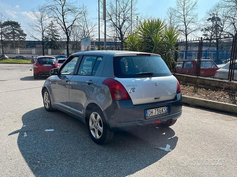 Usata Suzuki Swift 70 CV (51 kW) 2007 Grigio Utilitaria